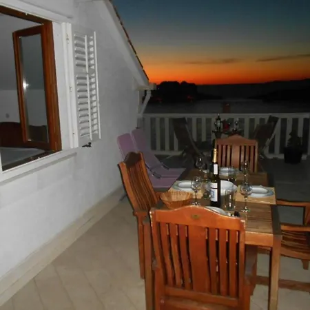 Riva - Two Bedroom With Sea View 1 Apartment *