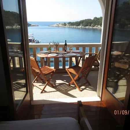 Apartment Riva - Two Bedroom With Sea View 1 Lastovo