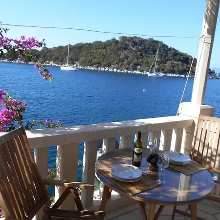Apartment Riva - Two Bedroom With Sea View 1 Lastovo