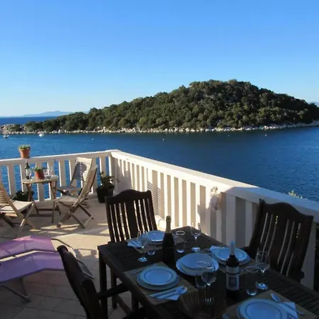Riva - Two Bedroom With Sea View 1 Apartment *