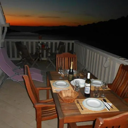 Riva - Two Bedroom With Sea View 1 Apartment *